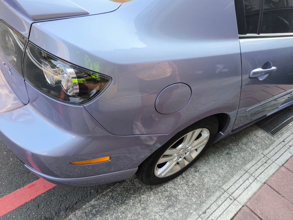 事故發生後，周女急忙停車準備查看狀況，沒想到林婦迅速起身扶起機車，未等警方到場便逕自發動機車離開現場，獨留傻眼的周女撥打110報案。