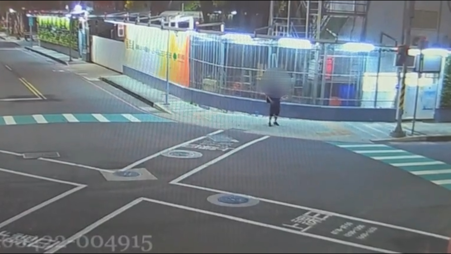 據了解，謝頂男子居無定所，警方已備妥相關卷證向地檢署聲請拘票，正持續追查其逃逸路線與落腳處，全力查緝到案。