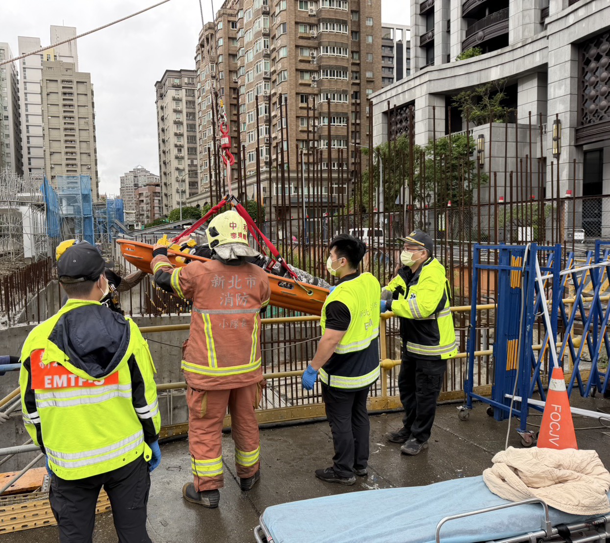 新北市永和區捷運萬大線「永和永平國小站」工地，今（24）日上午10時許發生1起工安意外。