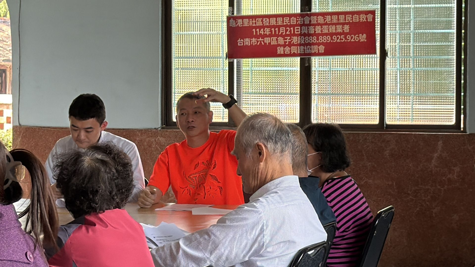 ▲業者保證採用密閉式雞舍合理距離內不會造成氣味或物染（圖／記者王俊勝 翻攝）