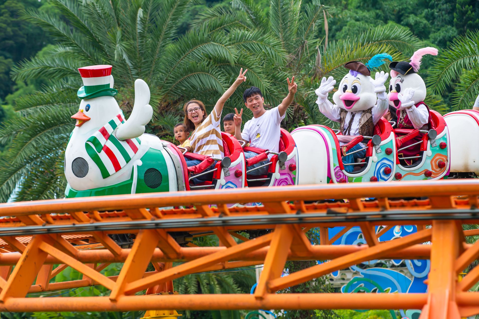 親子最愛的咕咕飛車,是許多家庭到劍湖山世界必玩的經典設施。