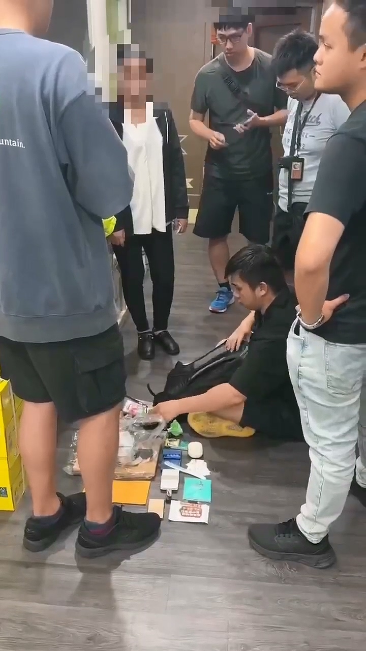 ▲單親母當車手被抓。（翻攝畫面）