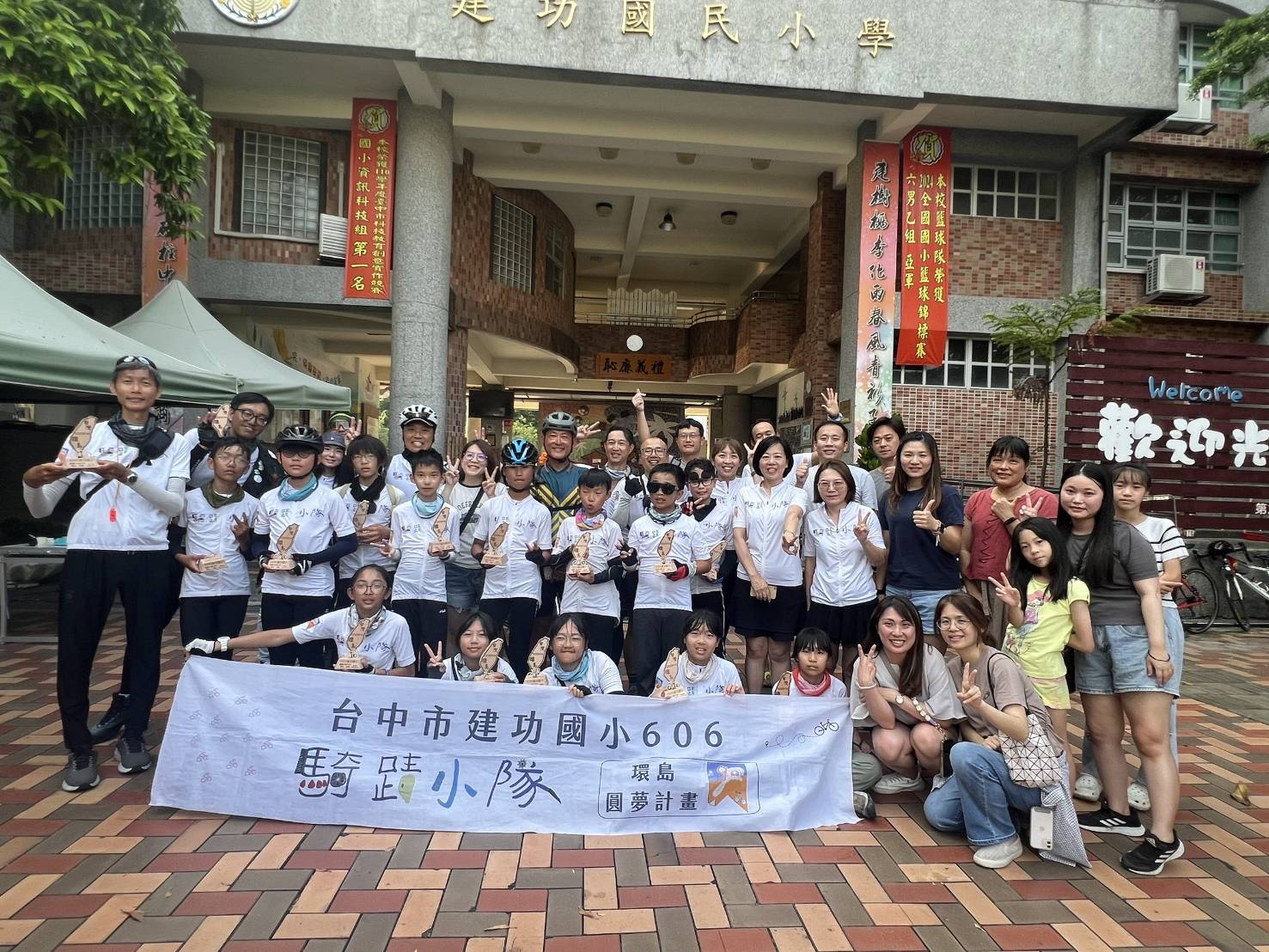 台南建功國小「騎蹟小隊」勇闖單車環島　13位畢業生騎出成長與勇氣