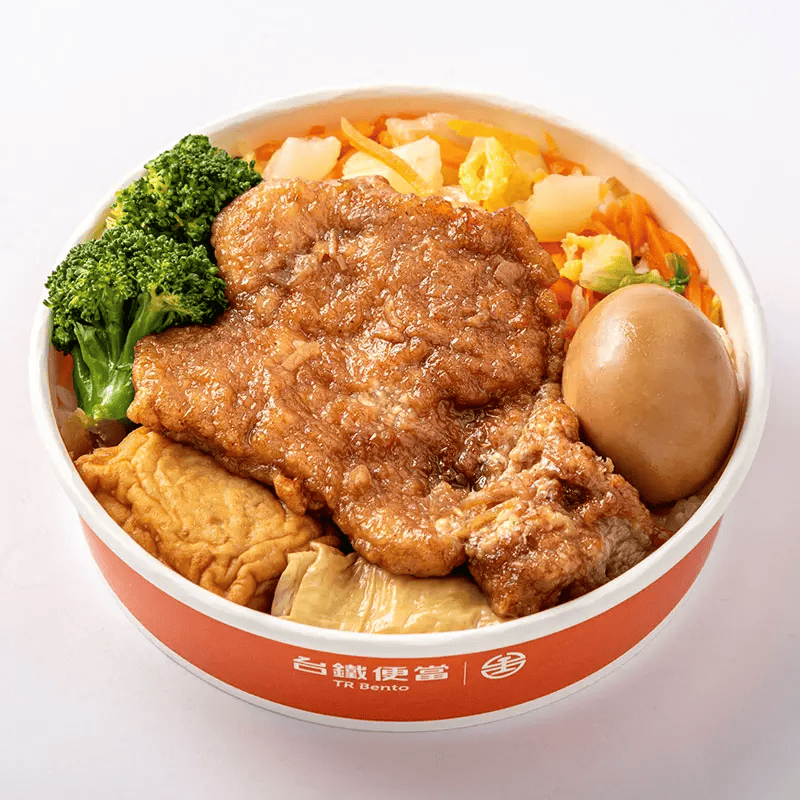 ▲連外觀也把台鐵元素帶過去(圖/翻攝自 淡路屋 官網)