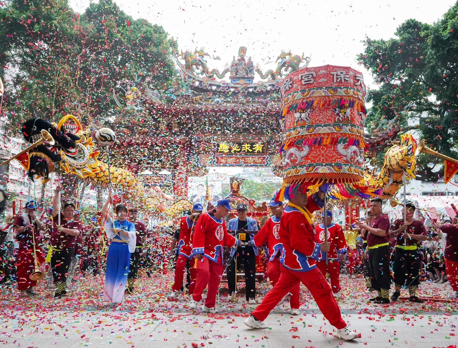 台中「醫神出巡」超狂！大道公遶境走進百貨、醫院祈福掀熱議