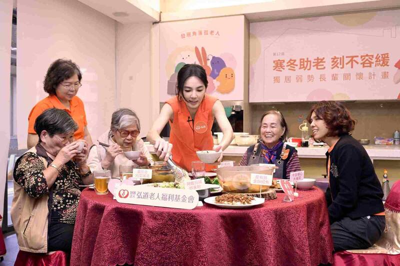 Ella出席活動想起好友過世兩度崩潰大哭。(圖/弘道老人基金會提供)