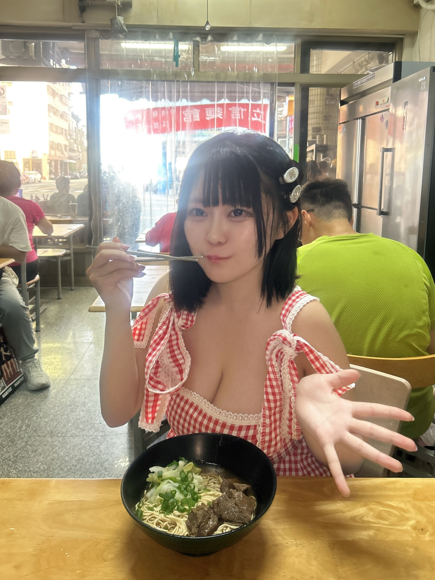 Utane最近在台灣旅遊，大吃美食。（圖／翻攝Utane Threads）