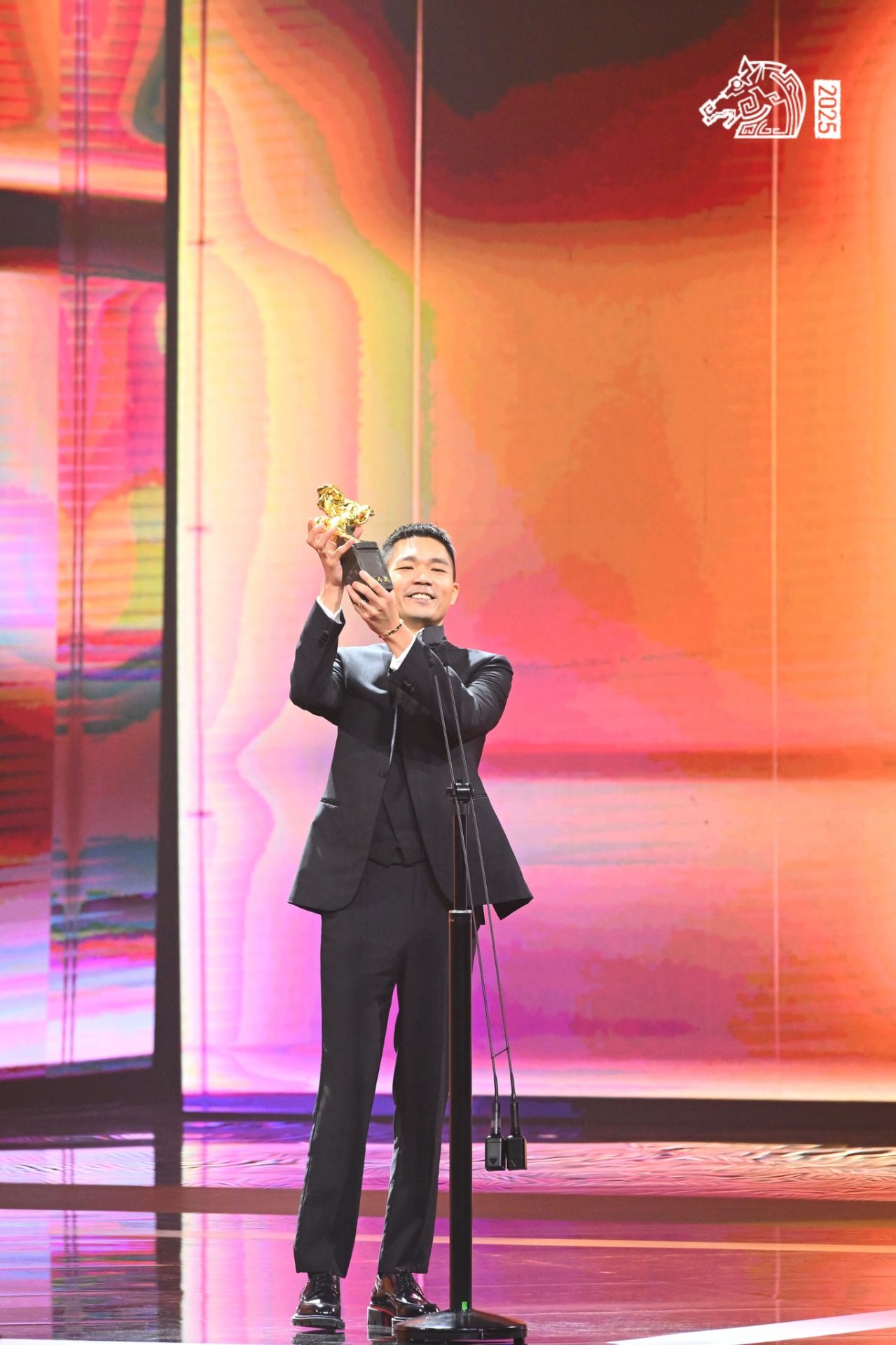 最佳導演李駿碩／《眾生相》。（圖／翻攝金馬獎臉書）