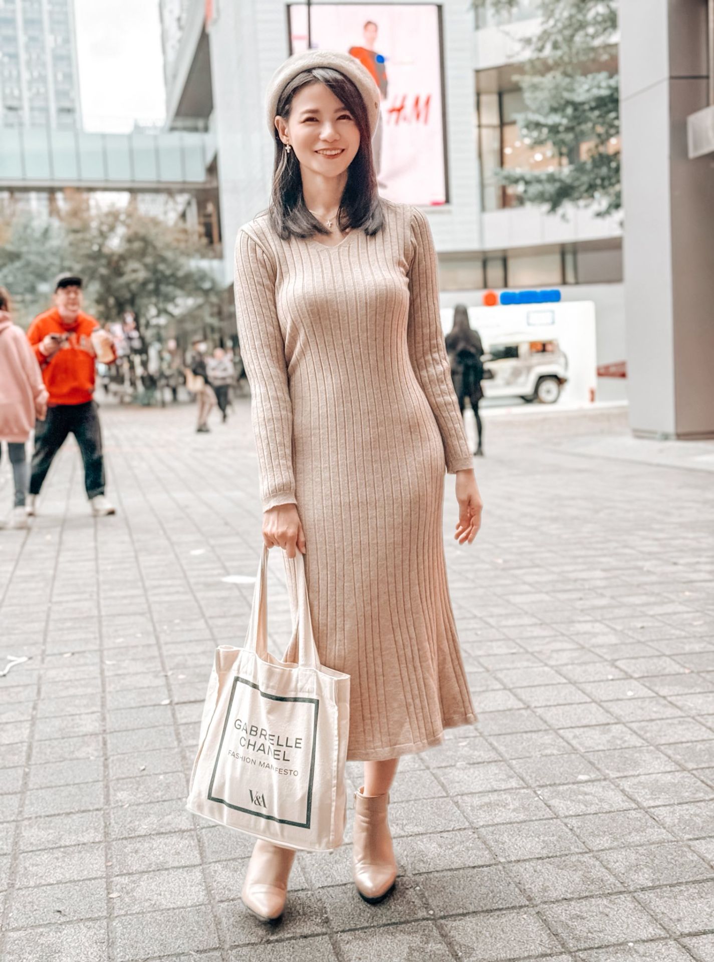 蘿莉塔自爆散步到一半，腸子突然掉下來。（圖／翻攝蘿莉塔臉書）