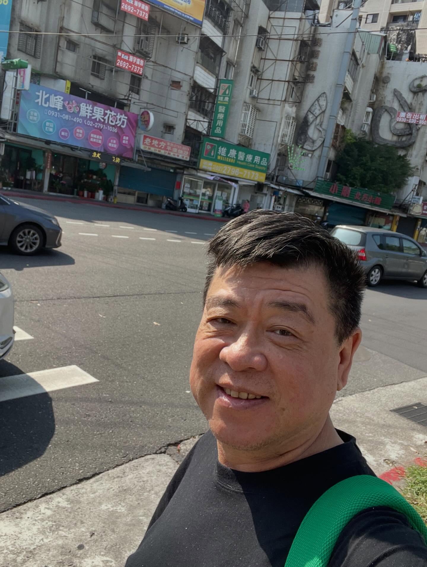 孫德榮領養26歲的唯哲當養子，遺產已經分配好。（圖／翻攝孫德榮臉書）