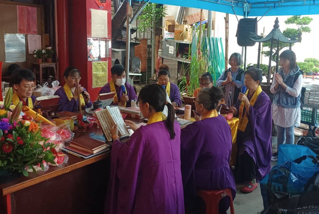 「熱的，真好…」阿伯一句話逼哭全場！ 普聖宮送便當畫面曝光