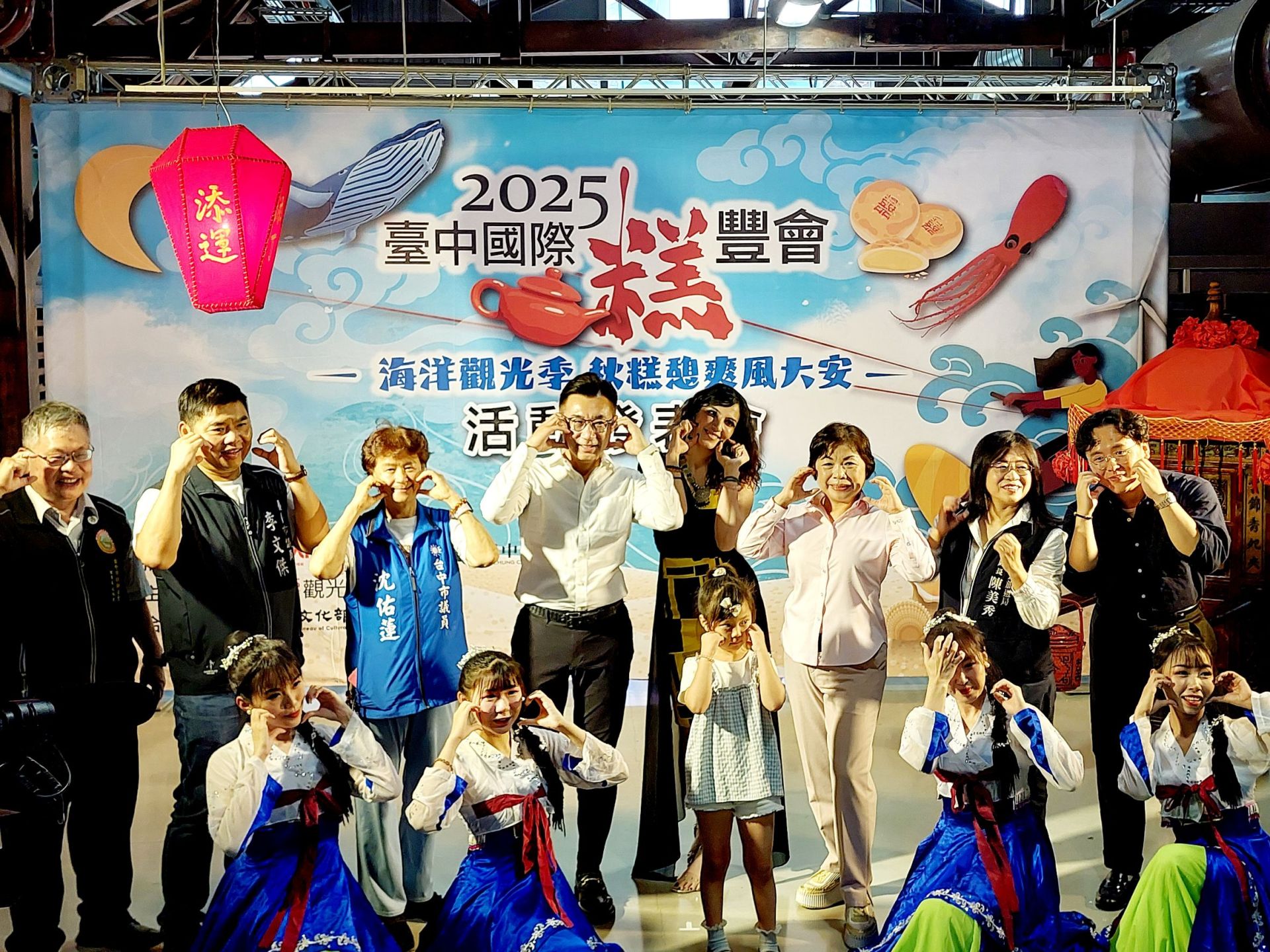2025台中國際糕豐會盛大開幕！ 巨型太陽餅壽龜吸睛、四大展區帶動海線觀光熱潮