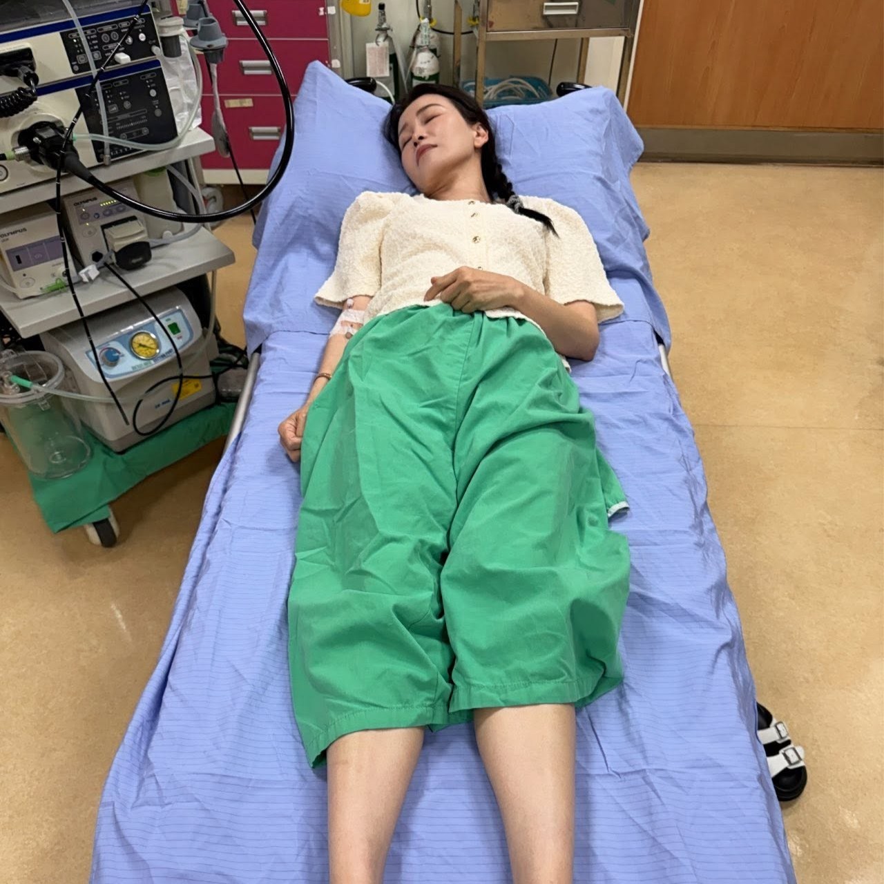 謝宜君做全身健康檢查，家人陪伴。（圖／翻攝陳隨意臉書）