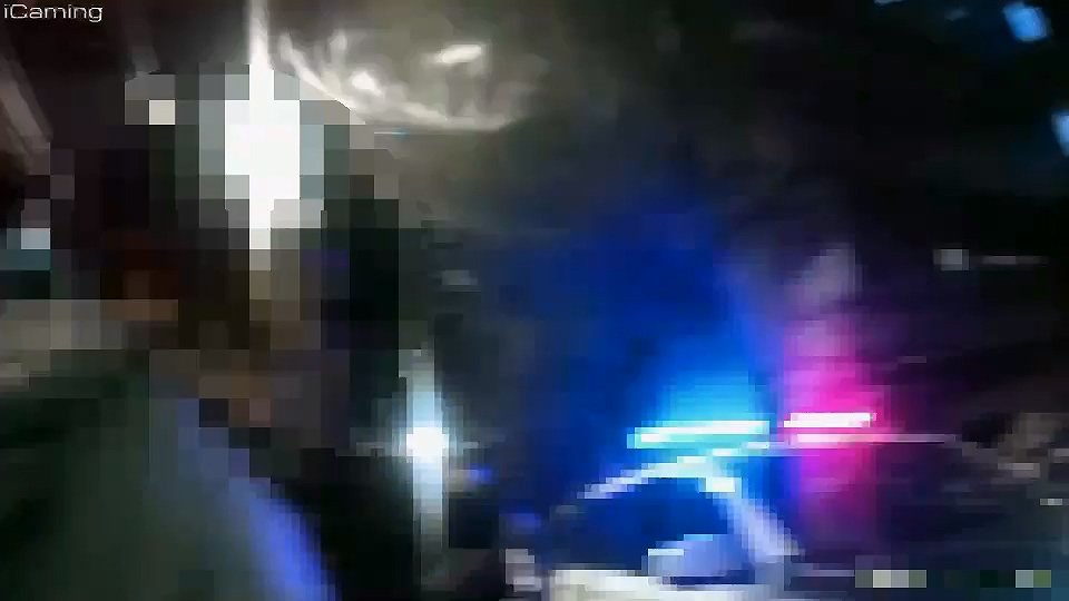 ▲警方獲報趕抵。（翻攝畫面）