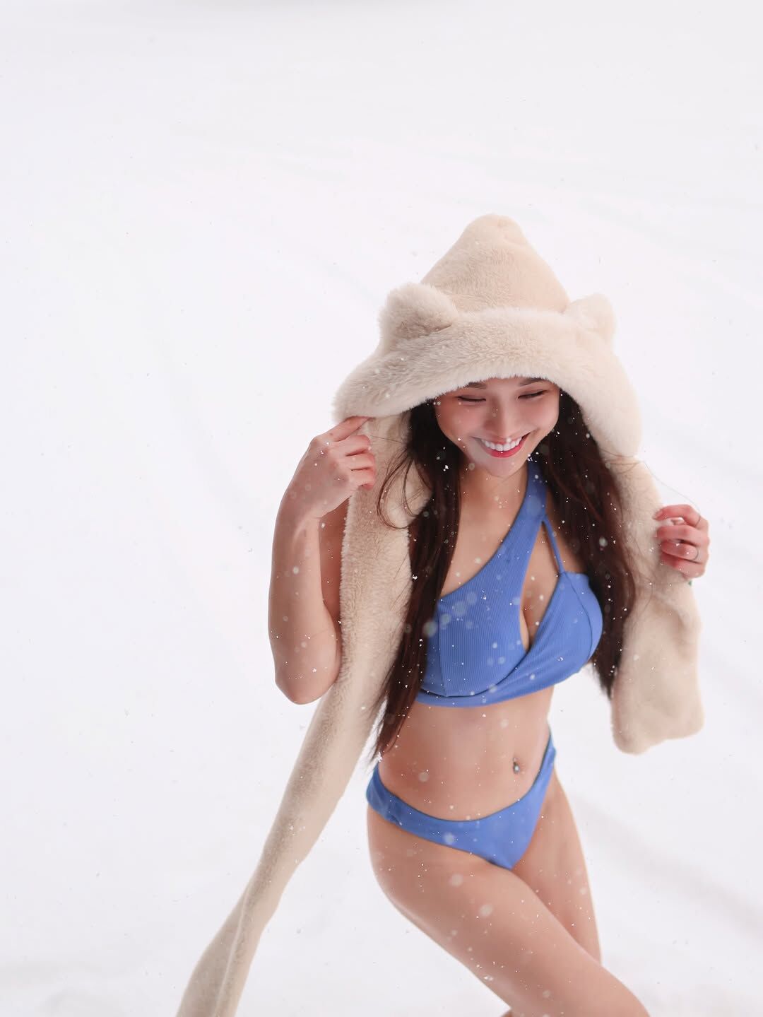 琳妲在雪地中解放比基尼。（圖／翻攝琳妲​IG）