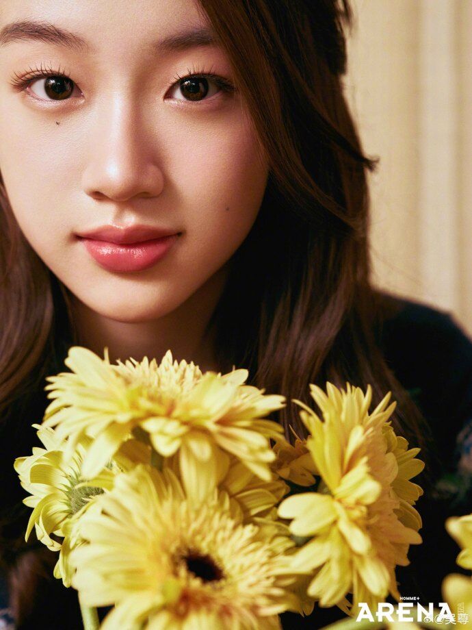 吳尊合體女兒NeiNei拍攝時尚雜誌。(圖/翻攝吳尊微博)