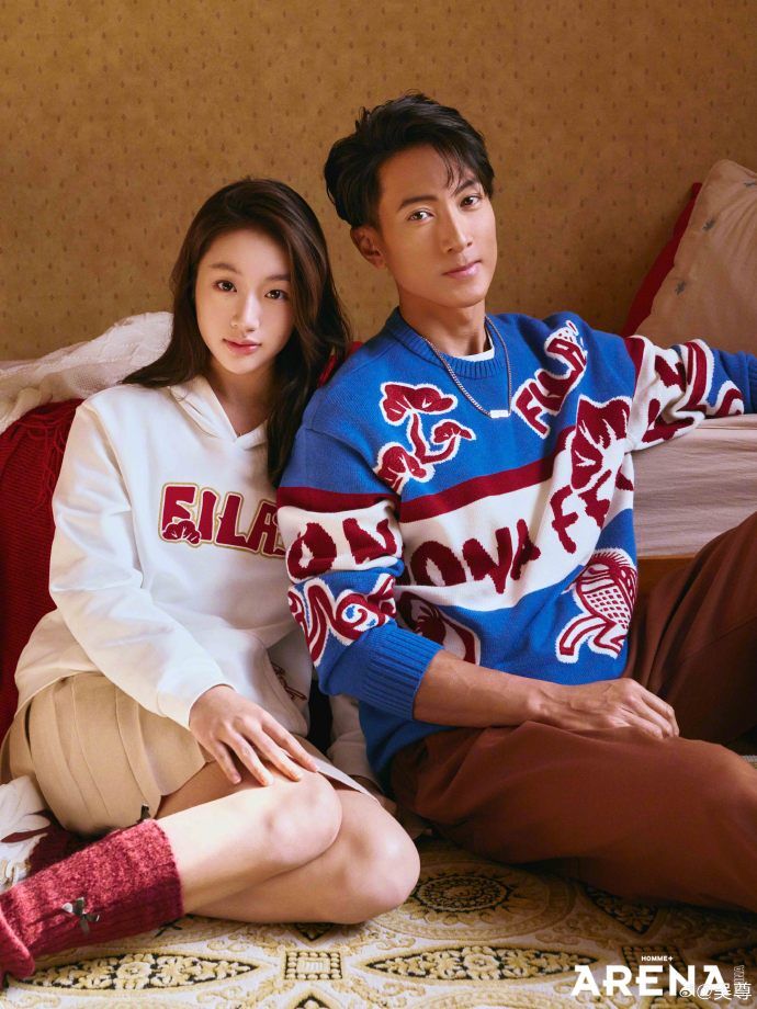 吳尊合體女兒NeiNei拍攝時尚雜誌。(圖/翻攝吳尊微博)