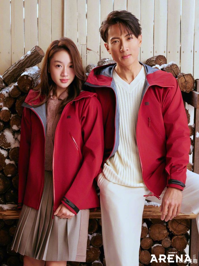 吳尊合體女兒NeiNei拍攝時尚雜誌。(圖/翻攝吳尊微博)