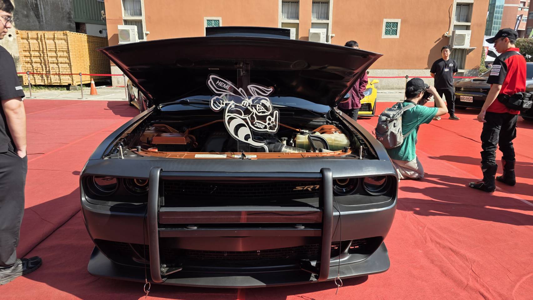 ▲不同顏色、極致狂野的美式肌肉車,如 CORVETTE C7 Z51、SHELBY GT500 、Mustang等經典坐駕。(圖/記者王俊勝 翻攝)