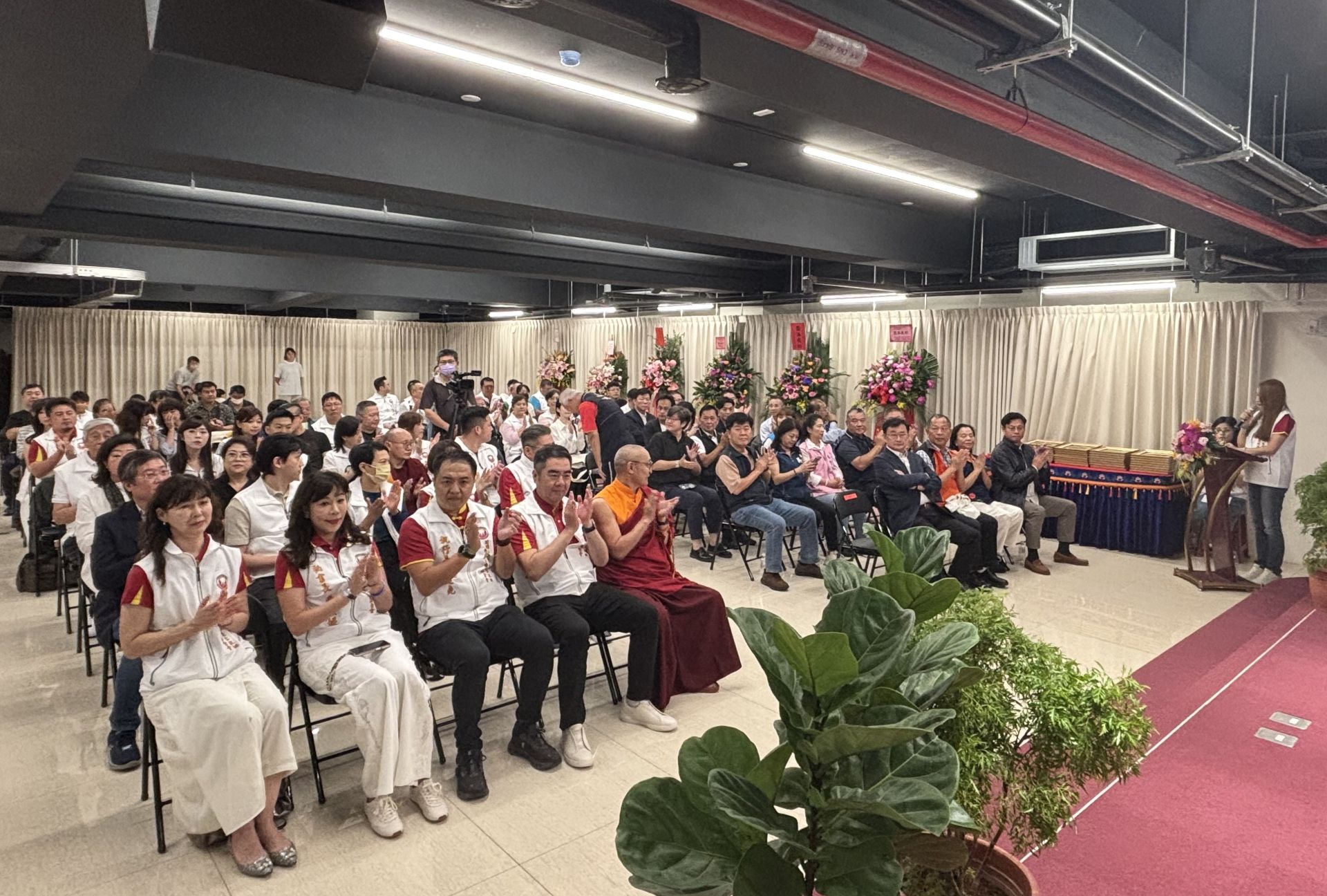 開幕典禮嘉賓雲集，企業代表、社會賢達與志工夥伴齊聚一堂，共同見證基金會成立的重要時刻。