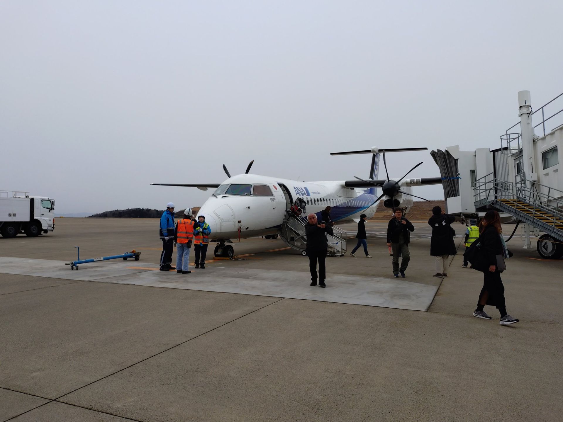 全日空航班機翼碰撞登機橋 24名乘客幸未受傷