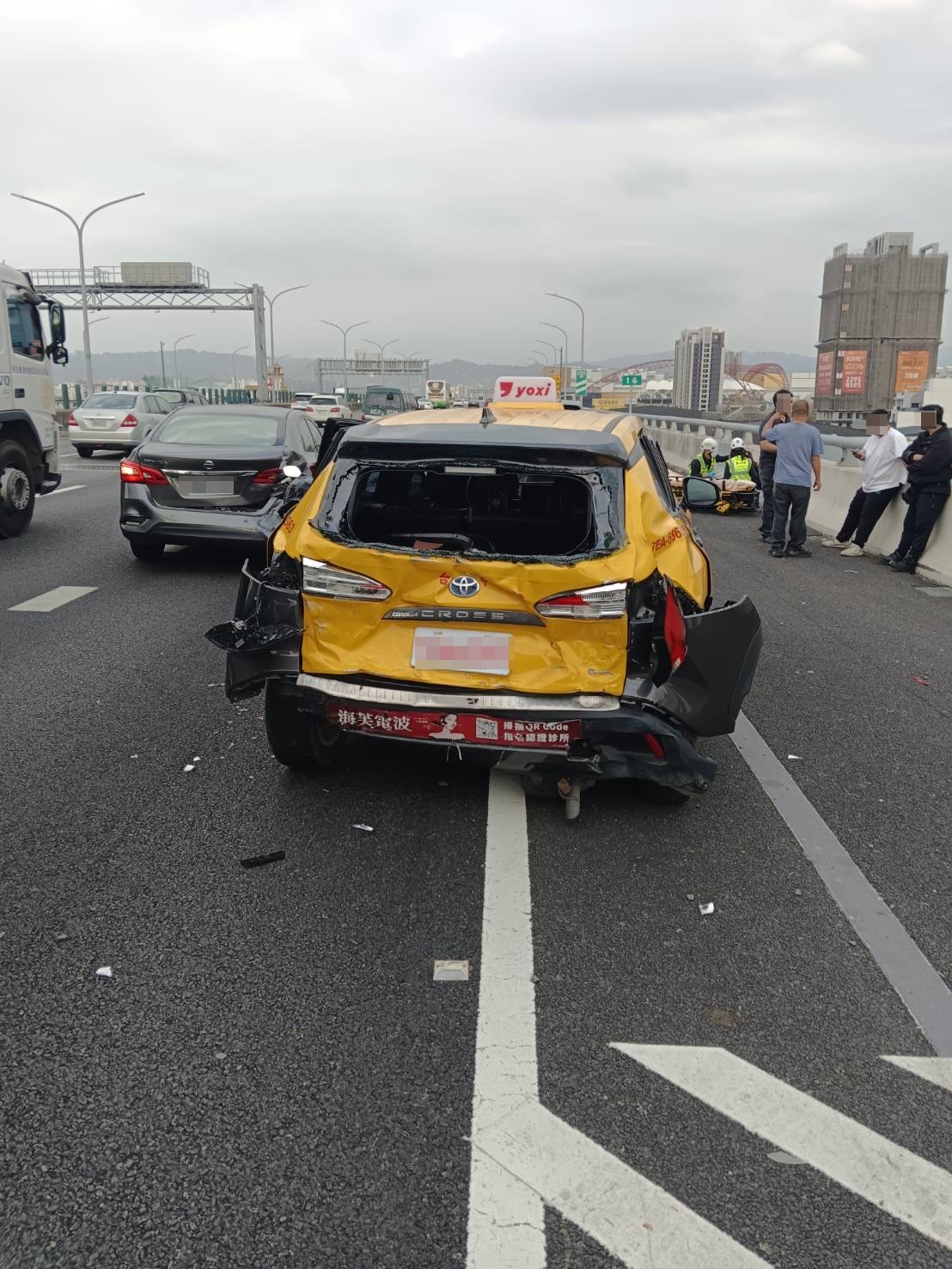 台74線北屯段5車連環撞！計程車載2老翁老婦送醫　共5人受傷意識清楚