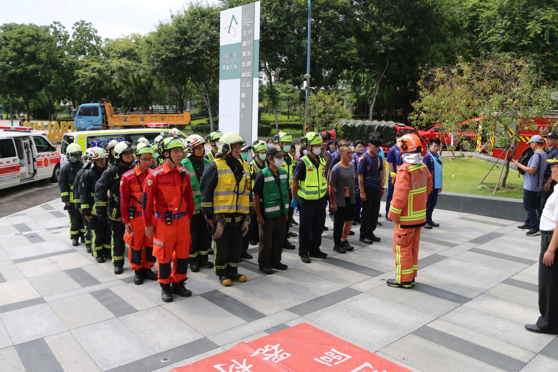 異想新樂園模擬氣爆演練逼真登場　中市消防局強化防災實戰應變力