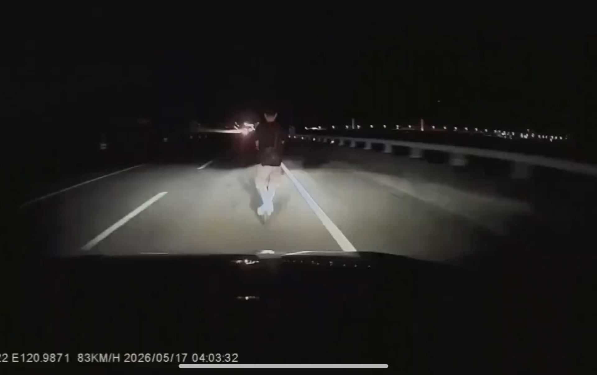 男子騎電動滑板車闖新竹68快速道路　遭轎車撞擊送醫