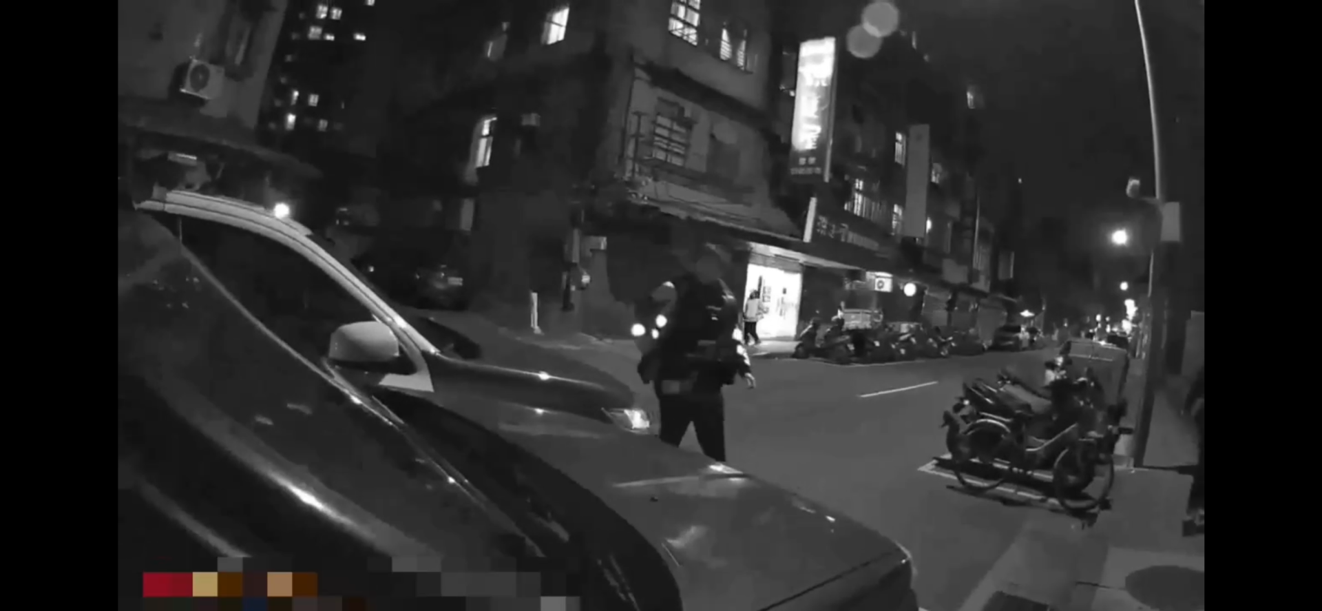 黃男逃亡期間向朋友借車不還，朋友無可奈何下於12日報案侵佔，隔日就被巡邏員警逮個正著。