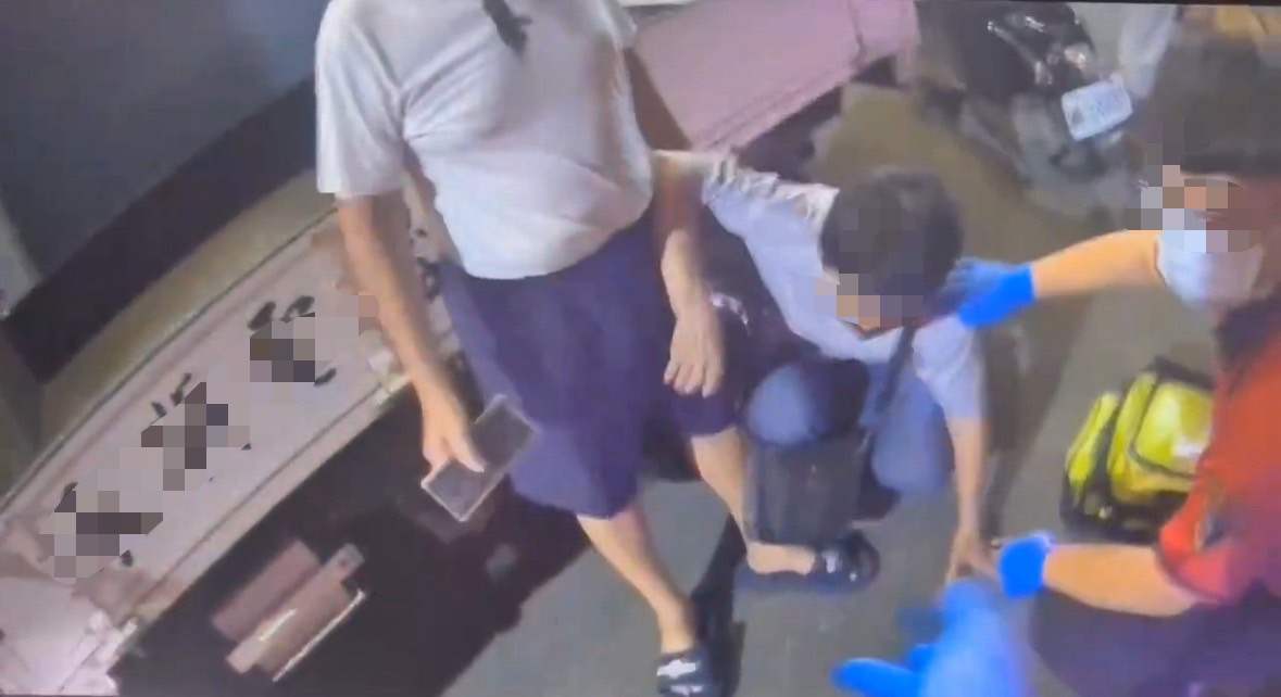 嘉義71歲婦牽狗繩不慎勾機車兩度慘摔 牙斷.右手骨折送醫