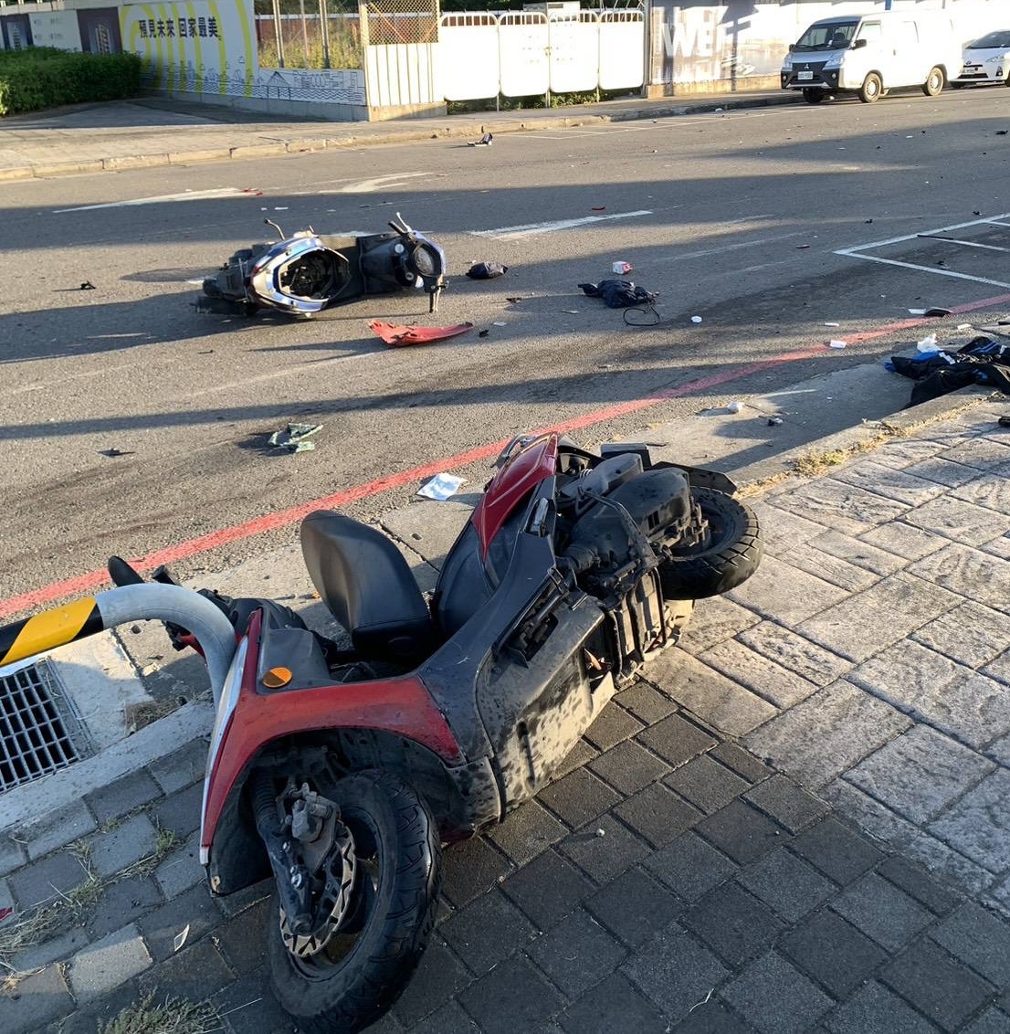 台北港對撞事故! 汽車逆撞單車 5旬騎士送醫 兩機車被波及
