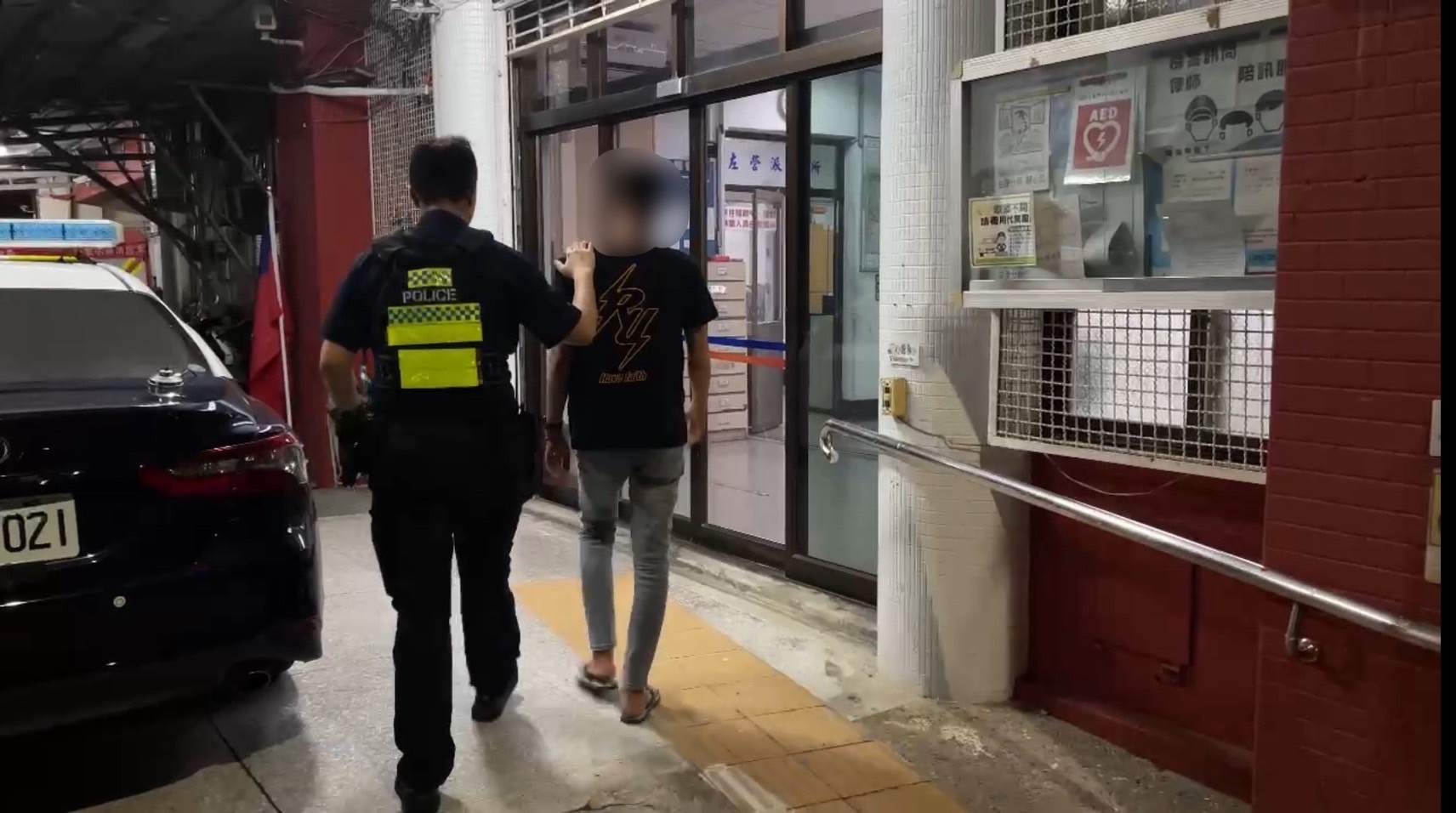 左營萬年季爆衝突，男逛街不爽被勸路，開打黃姓父子