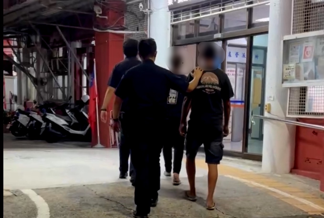 左營萬年季市集爆衝突！男逛街不爽被勸路「開打黃姓父子」  警依社維法送辦