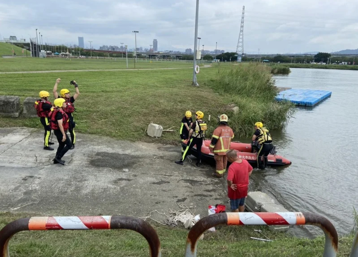 蘆洲微風運河7旬婦載浮載沉 命危送醫搶救不治