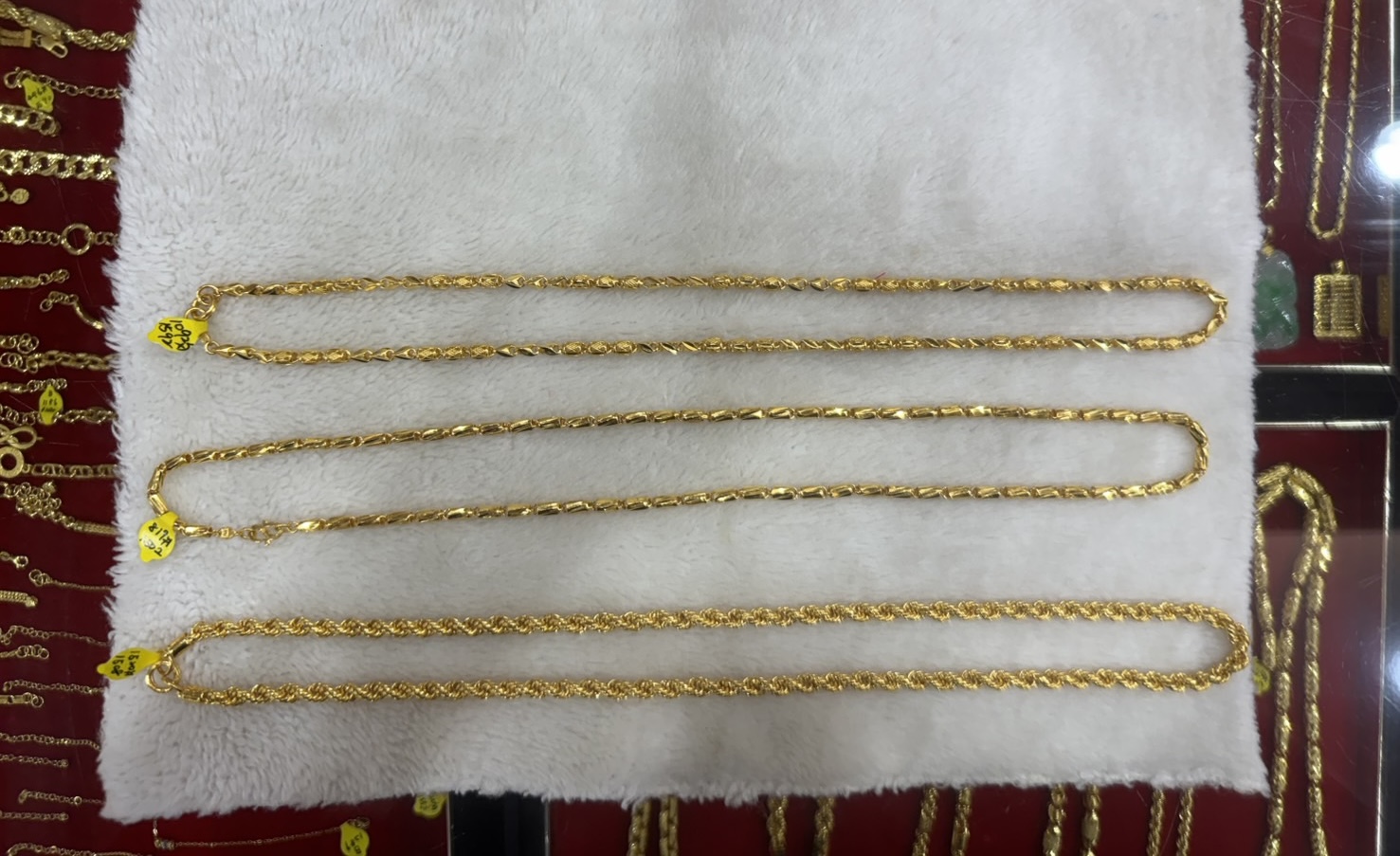 假變賣真行竊! 男偷銀樓50萬金鍊拔腿逃 遭巡邏警壓制人贓俱獲