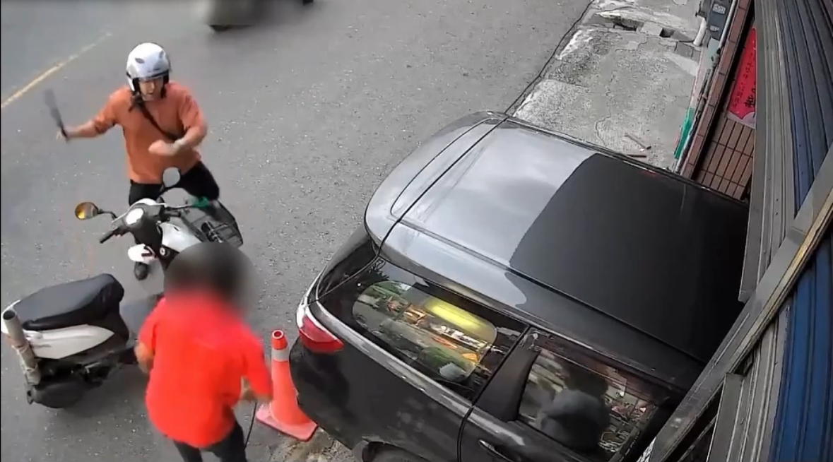 高雄警圍捕偷車賊 嫌持螺絲起子反抗傷警 慘遭警棍伺候