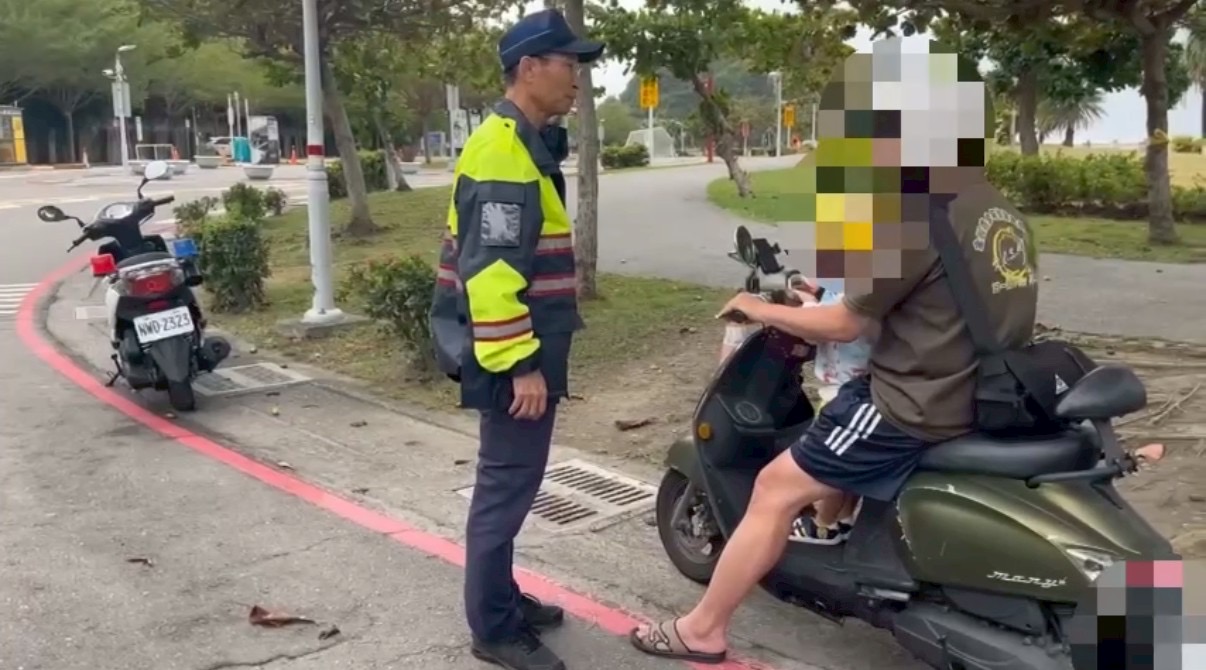 鳳凰颱風掀「瘋狂追浪潮」!警勸離29名西子灣觀浪民眾