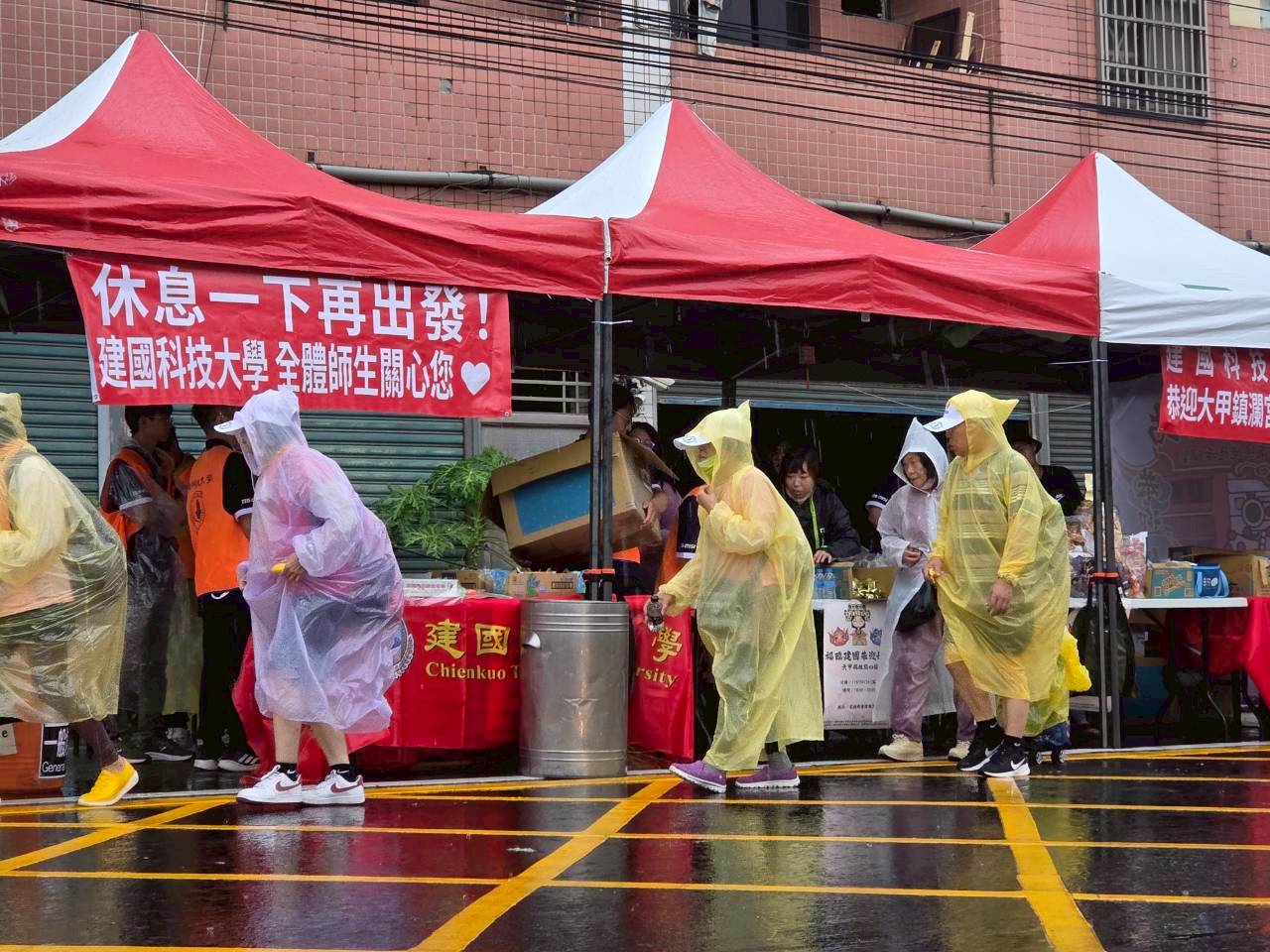 建國科大設點心站迎大甲媽回鑾　學生急救發揮SEL教育展現社會責任