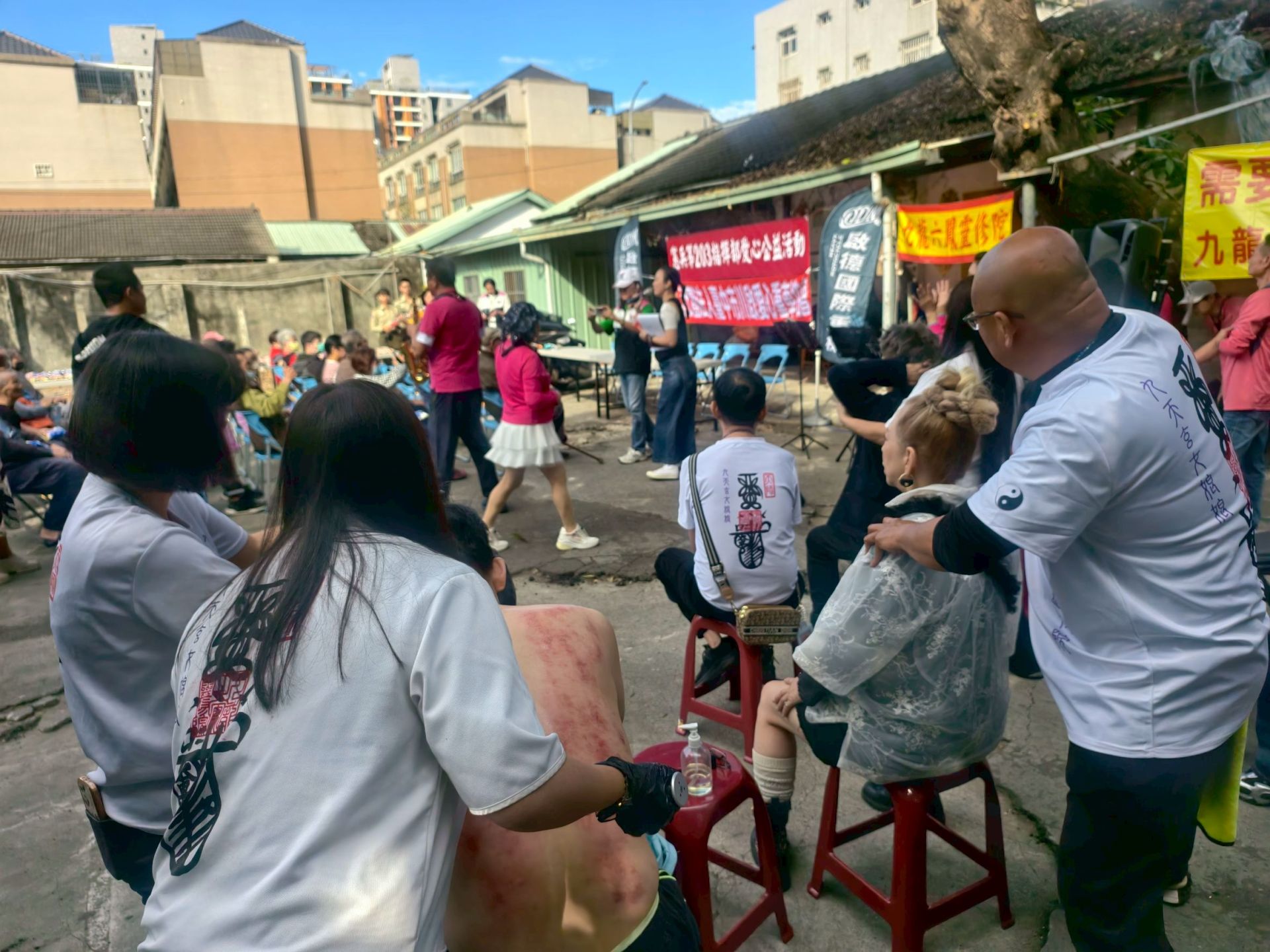 憲兵第203指揮部攜手川啟愛心重車協會 富台里歲末敬老活動暖心登場