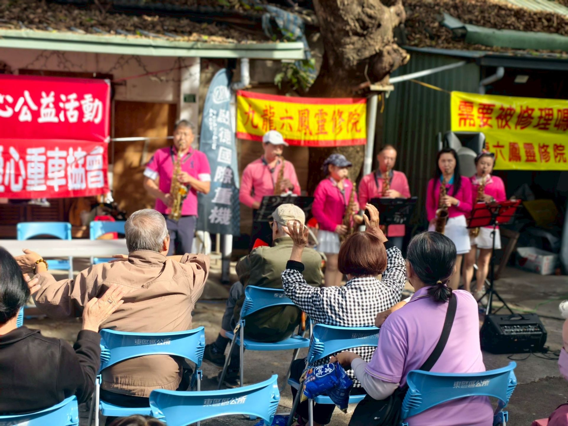 憲兵第203指揮部攜手川啟愛心重車協會 富台里歲末敬老活動暖心登場