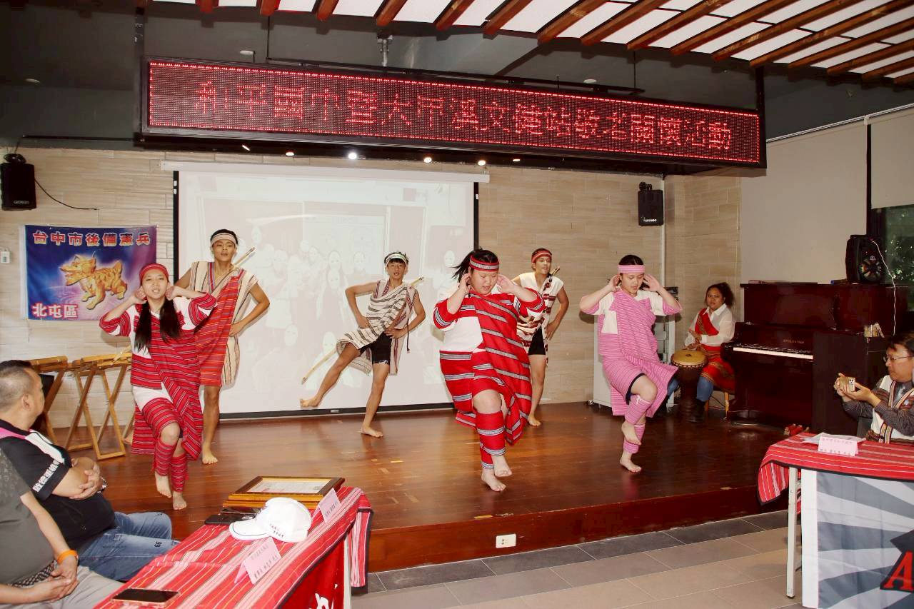 川啟愛心重車協會走入和平山城　串聯企業資源推動偏鄉教育與敬老關懷