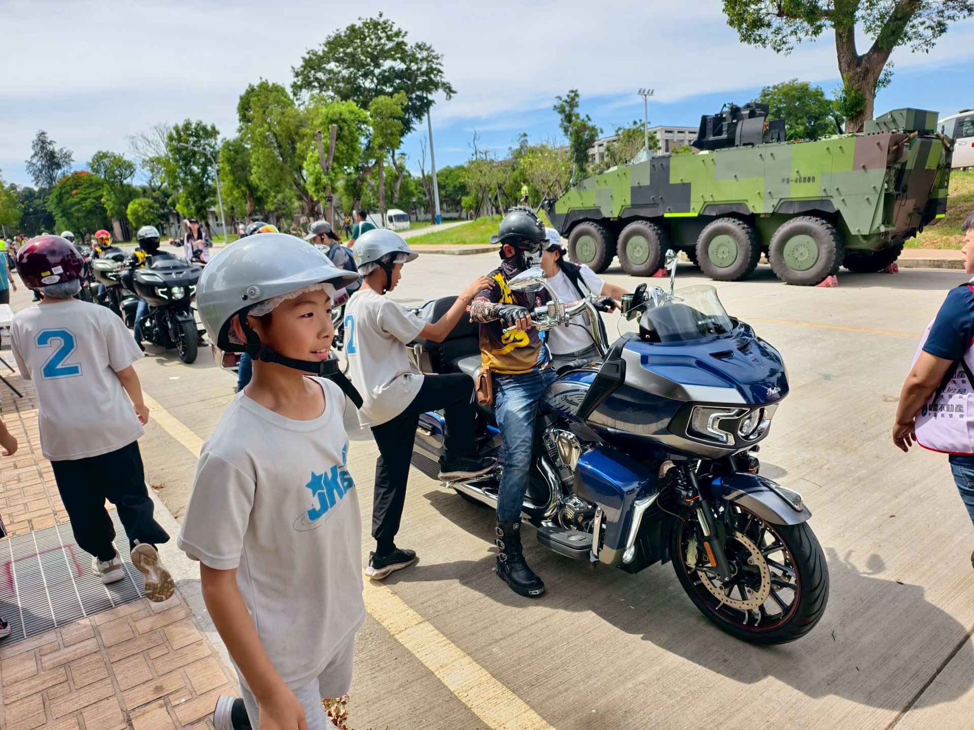 鐵騎同行進營區　建功國小攜手東山高中推動全民國防教育
