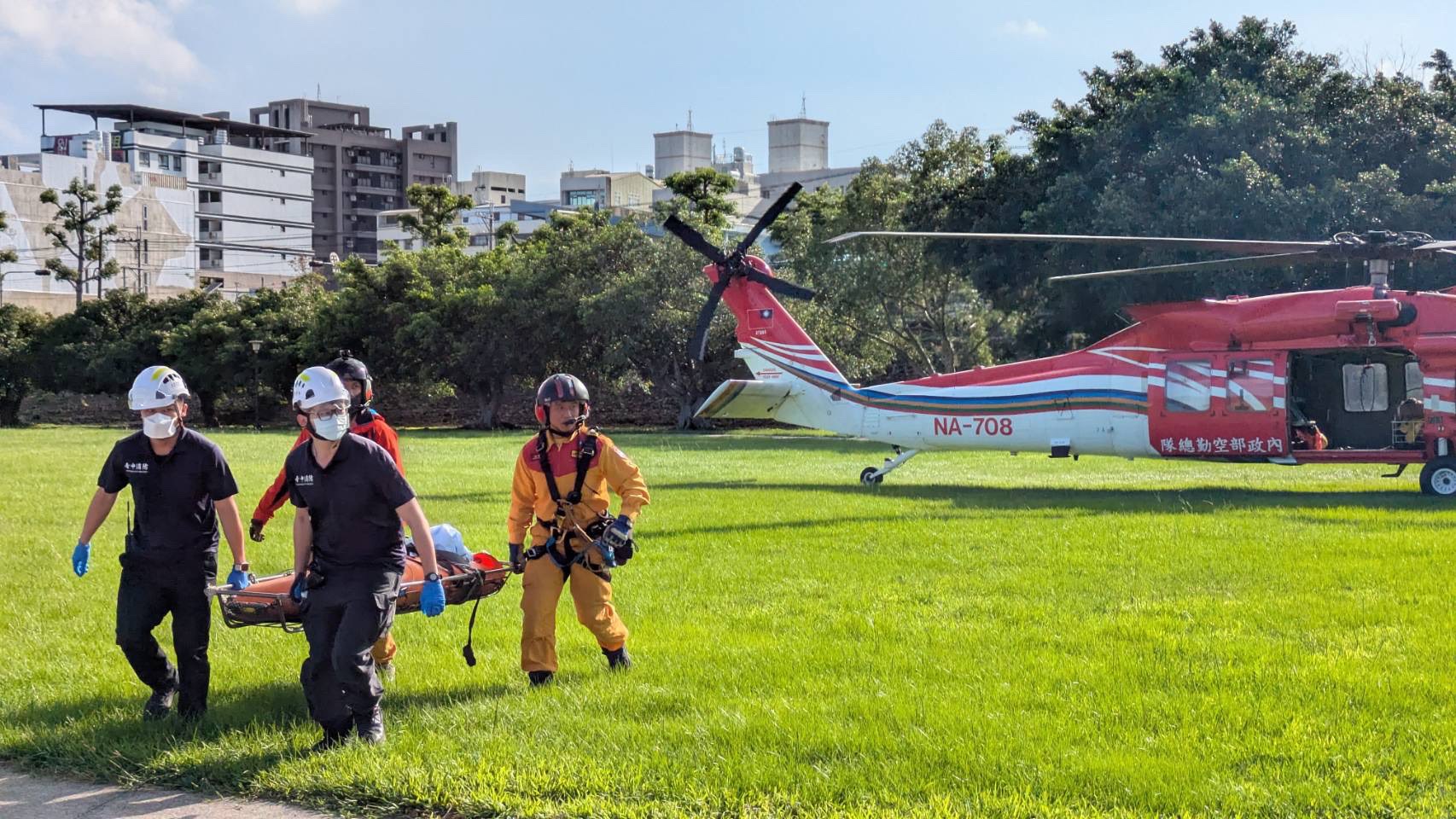女山友魂斷雪山!失聯18天今晨吊掛下山 直升機降落東勢河濱公園完成遺體運送