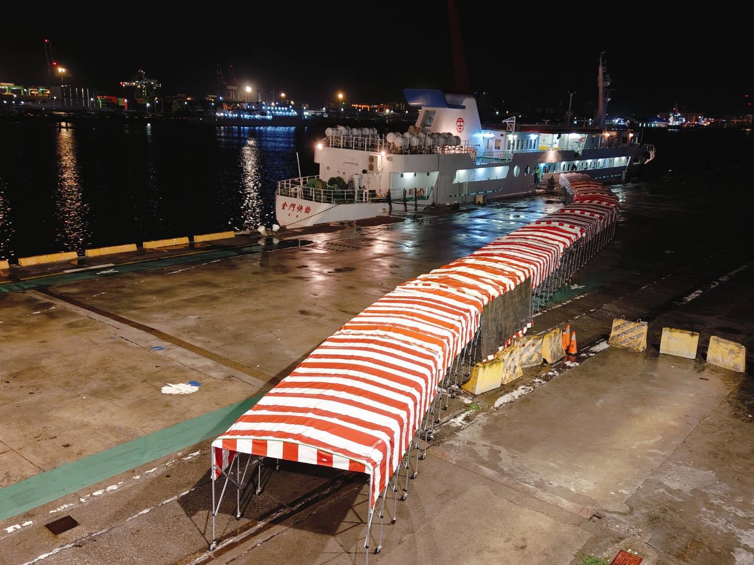 清明返鄉更安心！金門專船臺中港啟航　警力全程護送282名鄉親平安返鄉