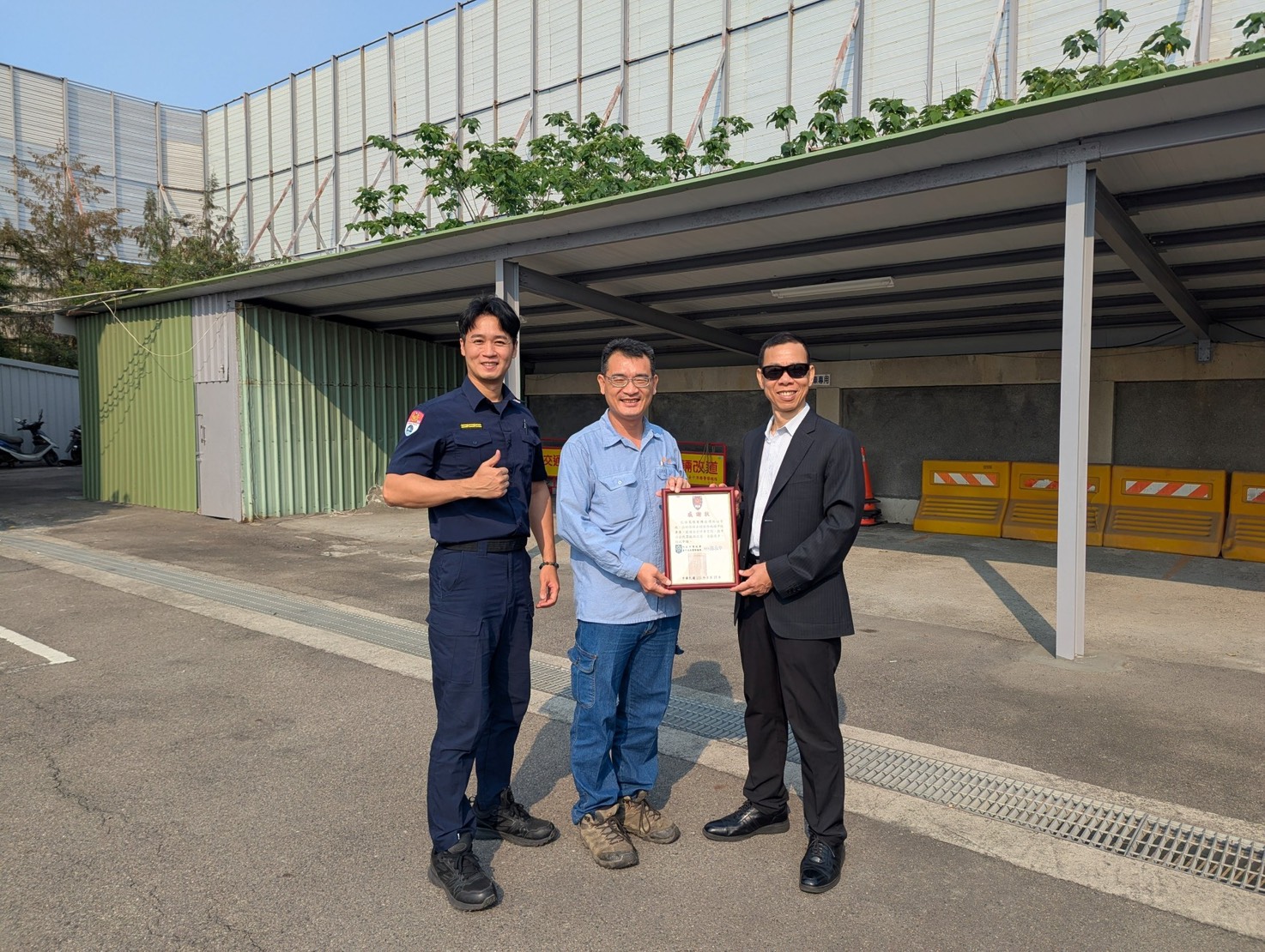 芃信公司改善港警西碼頭中隊車庫設施　守護員警執勤安全