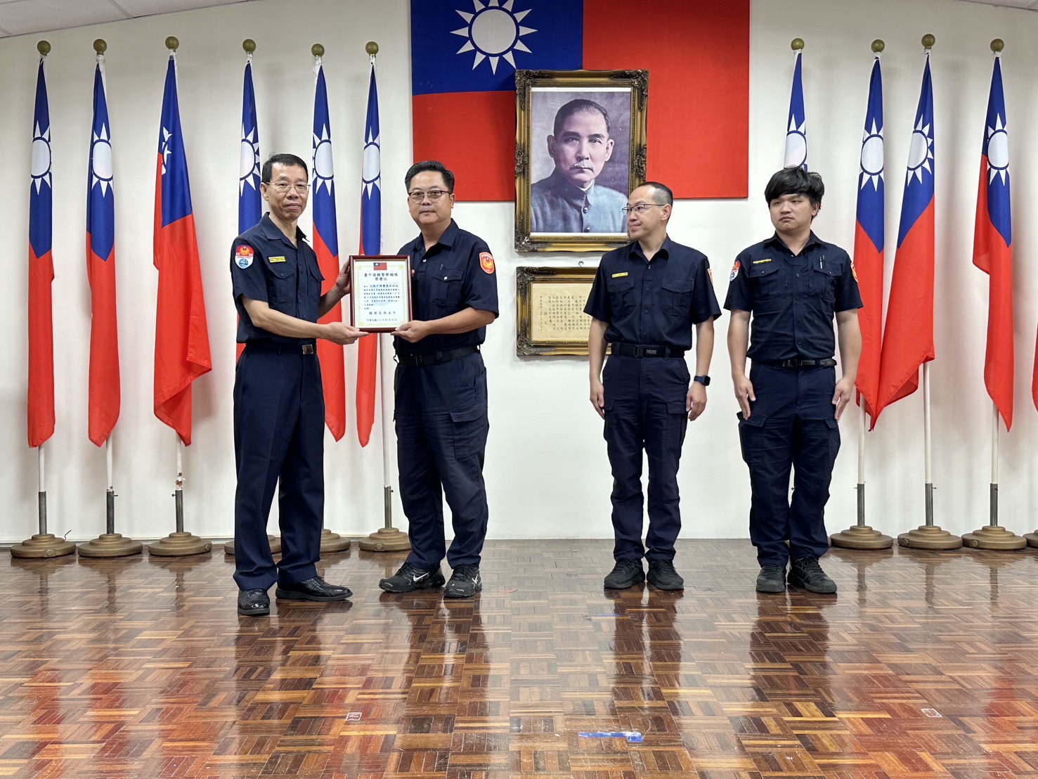 臺中港警表揚績優同仁　邀漁民互助協會分享強化港區治安