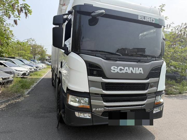 國道1號彰化段連環撞瞬間曝光！行車紀錄器拍下大貨車變換車道釀禍畫面