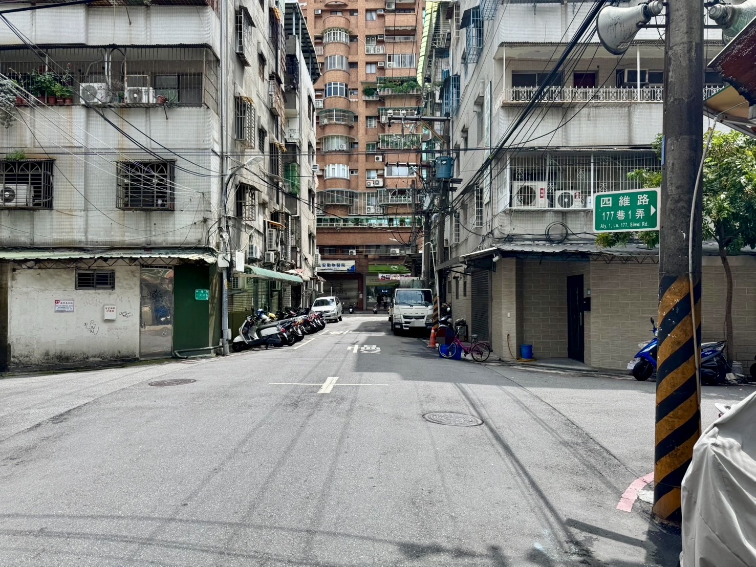 ▲新北里民會勘巷弄爆衝突。（翻攝畫面）