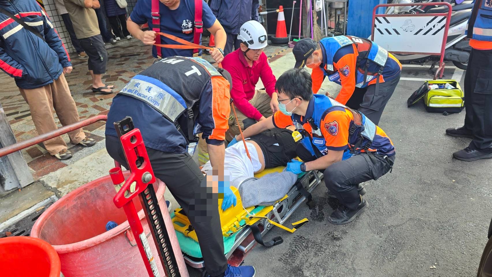 ▲肇事後受困車內，到醫院昏睡到無法偵訊。（圖／記者王俊勝  翻攝）