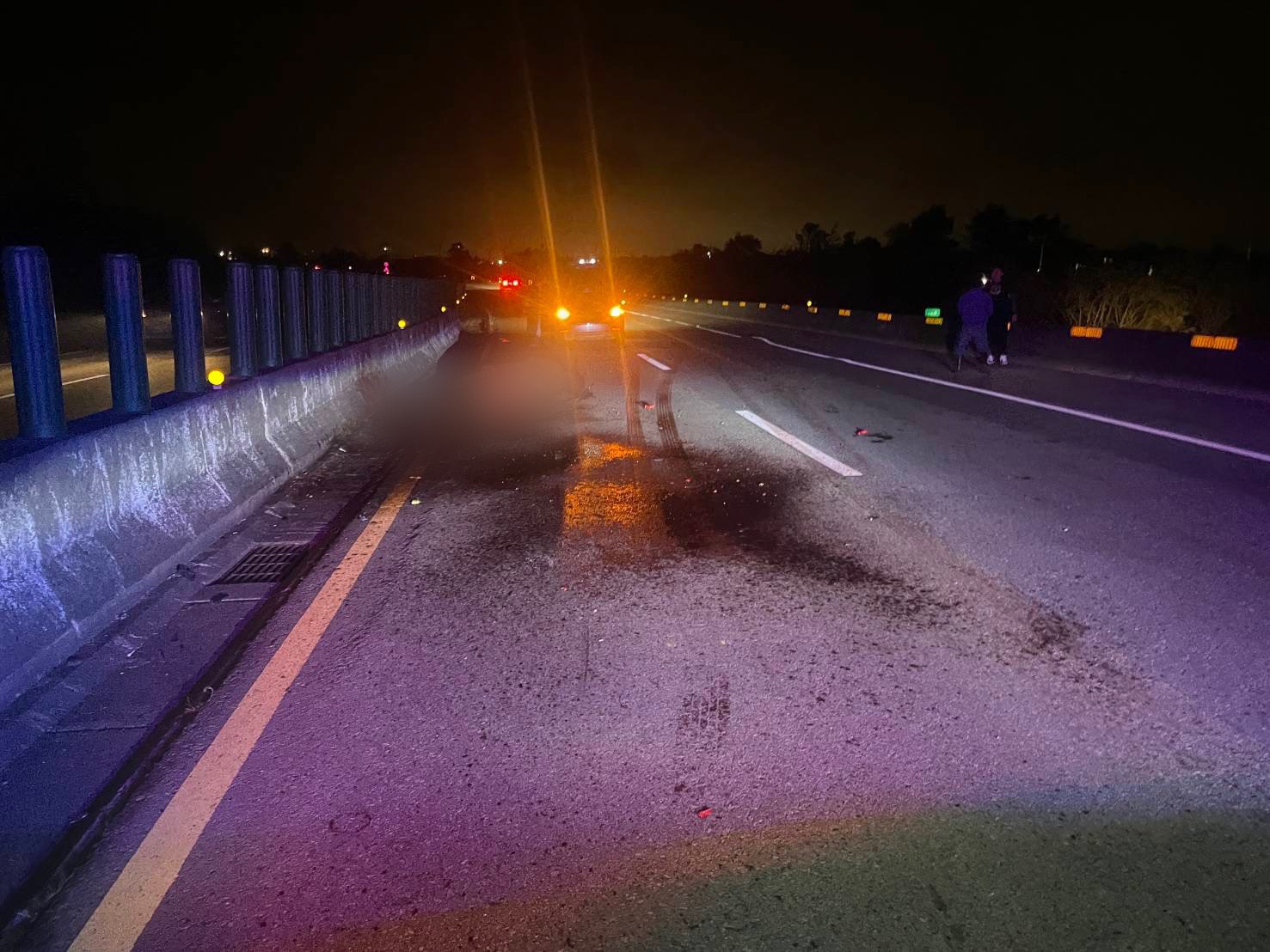 西濱快速道路馬匹闖入被自小客車撞死! 車子毀損駕駛受傷 西濱快速道路馬匹闖入被自小客車撞死! 車子毀損駕駛受傷